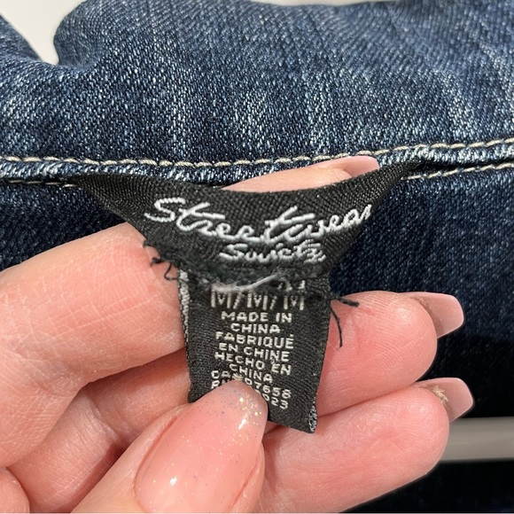 Streetwear Medium women’s distressed jean jacket - Picture 4 of 5